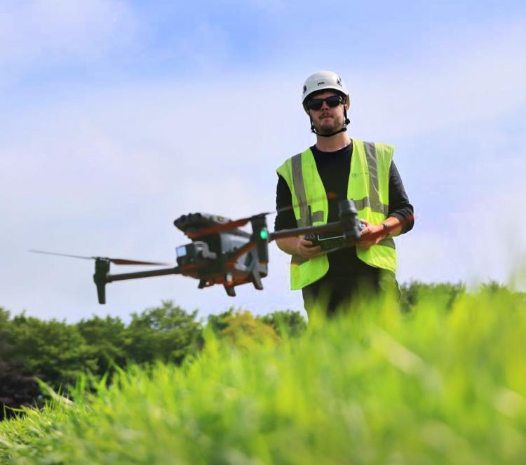cyberhawk-professionally-trained-UAV-pilots